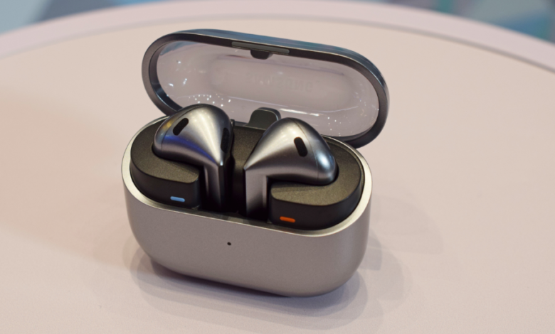 Galaxy Buds3 FE Gris et Noir : Élevez votre expérience audio